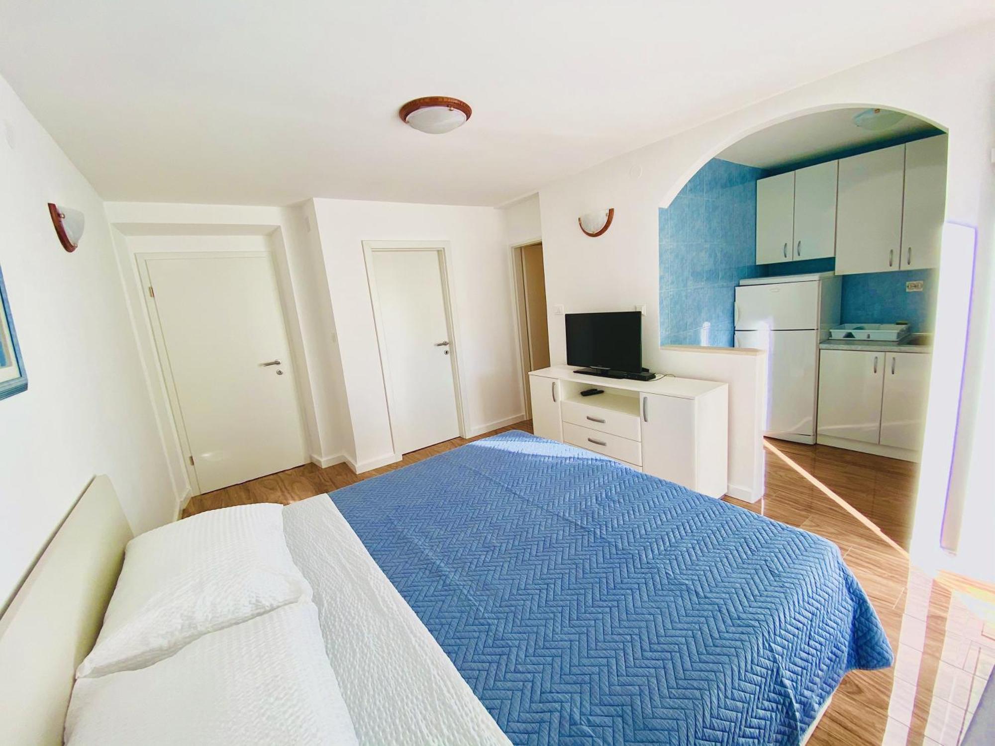 Apartments By The Sea Postira, Brac - 2928 Номер фото
